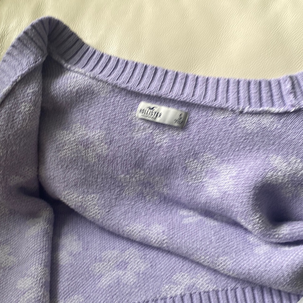 Purple and white flowery sweater cropped